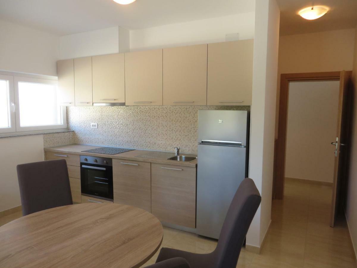 ביוגראד נה מורו Luka Apartments מראה חיצוני תמונה